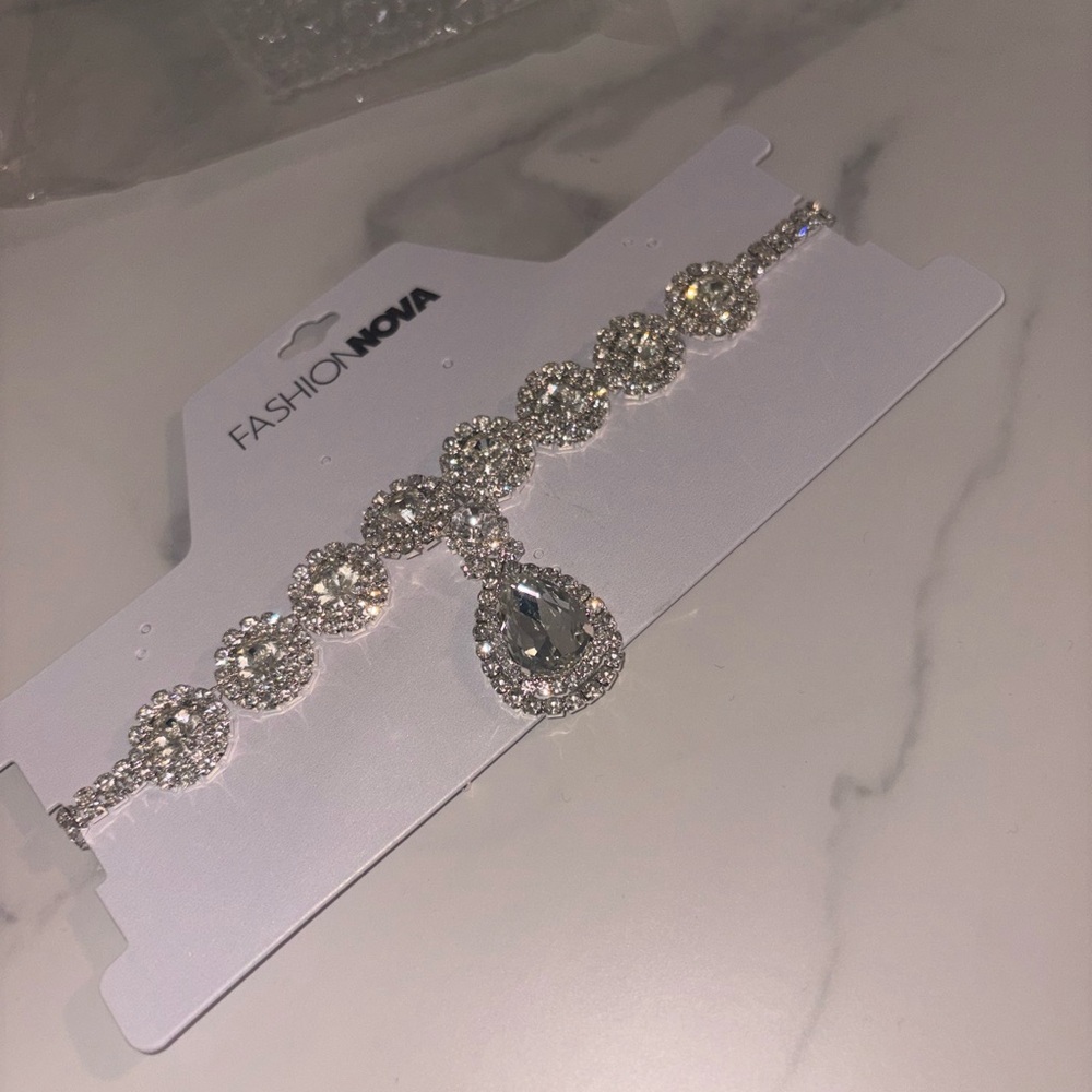 Fashion Nova Sparkling Silver Choker